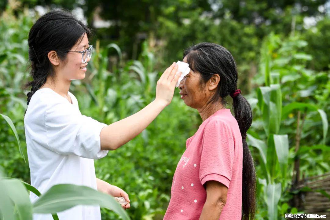 全网追的“扁担女孩”,找了一份暑假工,时薪12元 - 荆门生活资讯 - 荆门28生活网 jingmen.28life.com