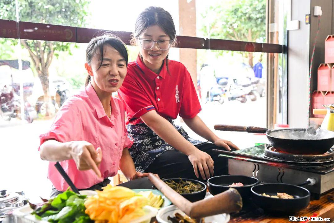 全网追的“扁担女孩”,找了一份暑假工,时薪12元 - 荆门生活资讯 - 荆门28生活网 jingmen.28life.com